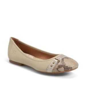 Sz 11 Born Masia Flat in Cream w/ Toe Detail